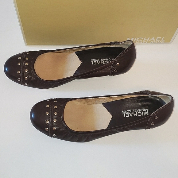 Michael Kors Vintage Astor Leather Studs Kitten Pumps Chocolate Brown 6 With Box - Picture 10 of 17
